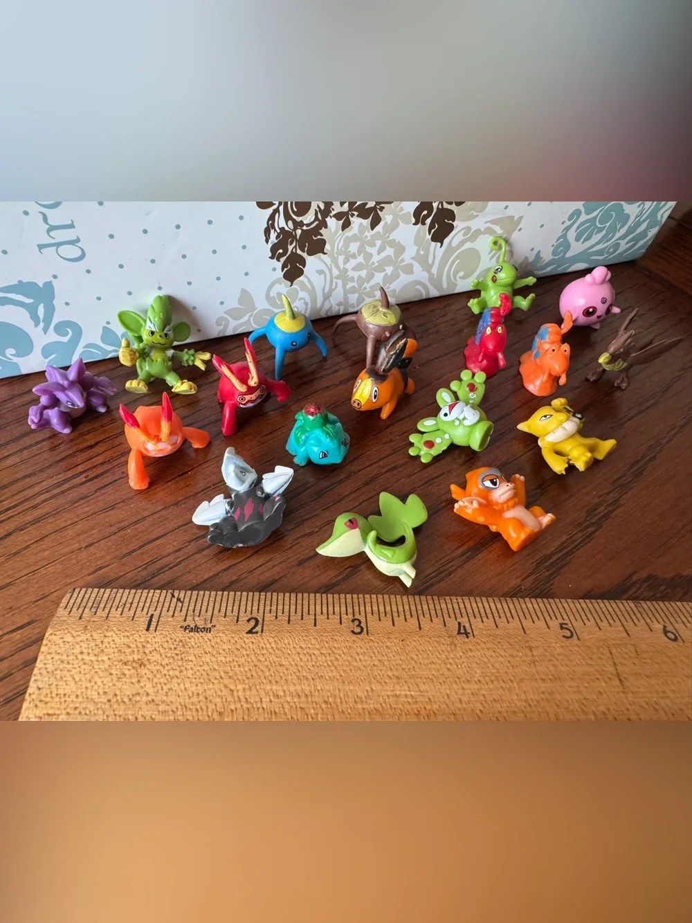 Lot of 18 unbranded quarter machine Pokémon figures vintage 1